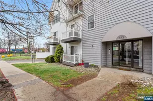 483 Forest 10, Kearny, NJ 07032 - Photo 2