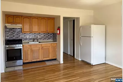 815 Bergen Boulevard 2 #2, Fort Lee, NJ 07024 - Photo 2