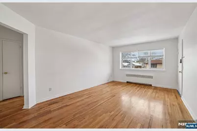 2430 8th Street 5B #5B, Fort Lee, NJ 07024 - Photo 4