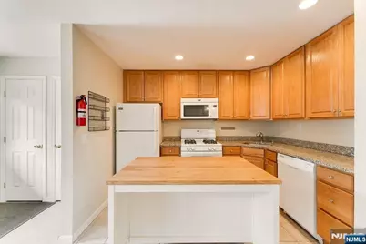 54 Chestnut Street, Weehawken, NJ 07086 - Photo 4