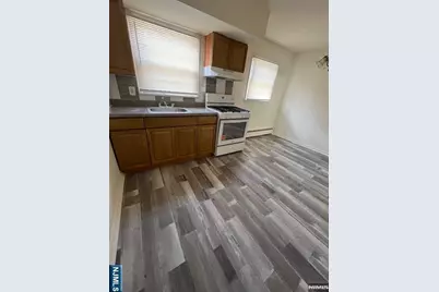 122 Stuyvesant Avenue 7 #7, Lyndhurst Township, NJ 07071 - Photo 4