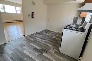 122 Stuyvesant Ave 7, Lyndhurst Township, NJ 07071 - Photo 2