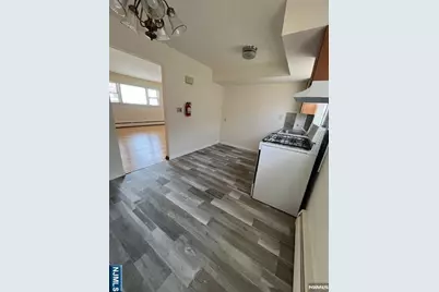 122 Stuyvesant Avenue 7 #7, Lyndhurst Township, NJ 07071 - Photo 2