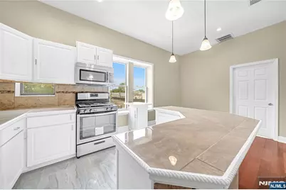 240 Clendenny Avenue 5A #5A, Jersey City, NJ 07304 - Photo 10