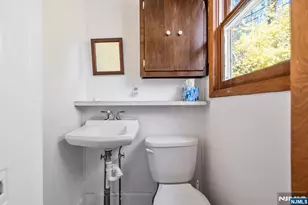 27 Middle Rd, Bloomingdale, NJ 07420 - Photo 22