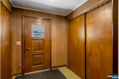 27 Middle Road, Bloomingdale, NJ 07420 - Photo 6