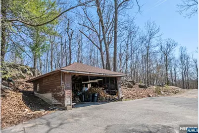 27 Middle Road, Bloomingdale, NJ 07420 - Photo 48