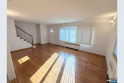 525 Chestnut Street, Ridgefield, NJ 07657 - Photo 2