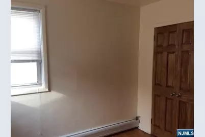 109 Scoles Avenue, Clifton, NJ 07012 - Photo 10