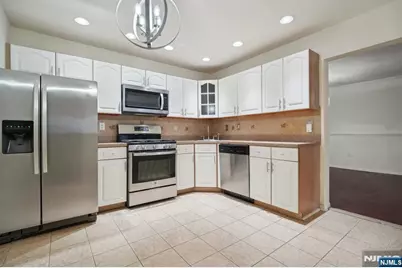 14 Walnut Street, Jersey City, NJ 07305 - Photo 2