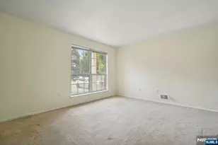 14 Walnut St, Jersey City, NJ 07305 - Photo 12