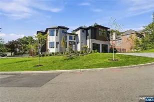 320 Bolz St, Englewood Cliffs, NJ 07632 - Photo 4