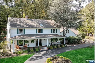 220 Ottowa Lane, Franklin Lakes, NJ 07417 - Photo 2