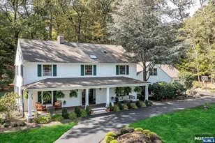 220 Ottowa Ln, Franklin Lakes, NJ 07417 - Photo 2