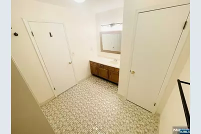 50 Beverly Court, Fair Lawn, NJ 07410 - Photo 14