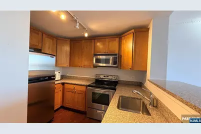 6407 City Place 6407 #6407, Edgewater, NJ 07020 - Photo 8