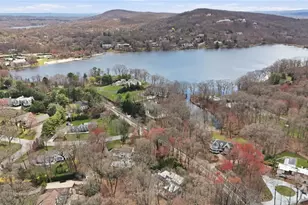 947 Franklin Lake Rd, Franklin Lakes, NJ 07417 - Photo 4