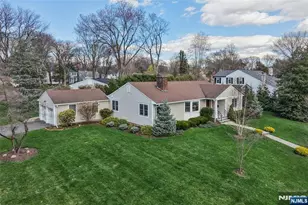 395 Frances Pl, Wyckoff Township, NJ 07481 - Photo 2