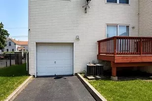 25 Holland St, Newark, NJ 07103 - Photo 12