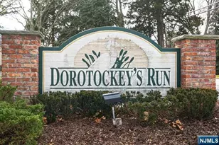 34 Candlewood Dr, Old Tappan, NJ 07675 - Photo 2