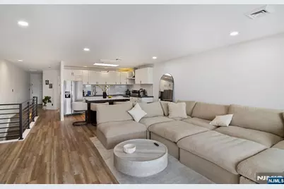 300 Gorge Road 36 #36, Cliffside Park, NJ 07010 - Photo 2