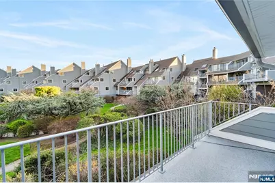 8C Cove Lane, North Bergen, NJ 07047 - Photo 22