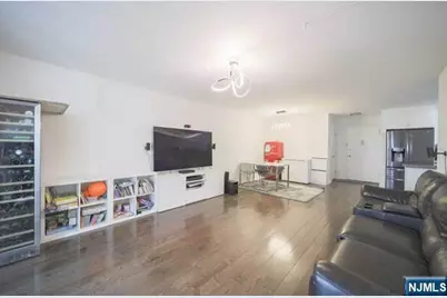 2100 Linwood Avenue 17T #17T, Fort Lee, NJ 07024 - Photo 2