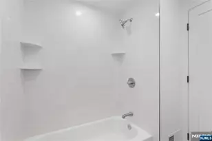 325 Hollywood Ave, Hillside, NJ 07205 - Photo 20