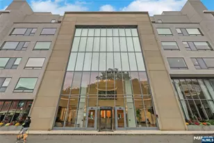 3 Somerset Ln 109, Edgewater, NJ 07020 - Photo 1