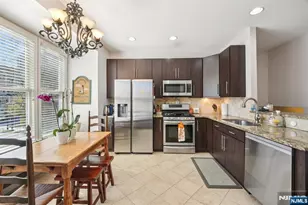 428 Newburgh Ct, West New York, NJ 07093 - Photo 8