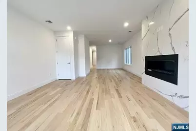 211 Slocum Way B #B, Fort Lee, NJ 07024 - Photo 2