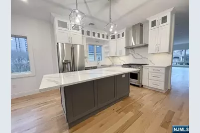 211 Slocum Way B #B, Fort Lee, NJ 07024 - Photo 4