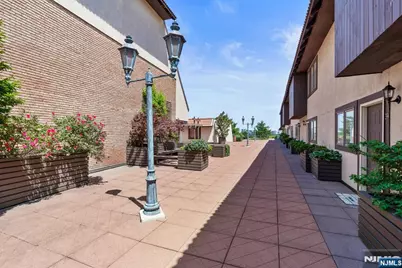 300 Gorge Road 58 #58, Cliffside Park, NJ 07010 - Photo 32