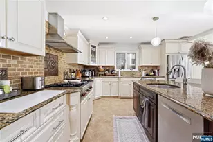 770 Hartwell St, Teaneck Township, NJ 07666 - Photo 10