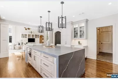 390 Lavelle Court, Wyckoff Township, NJ 07481 - Photo 4