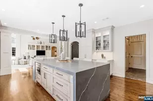 390 Lavelle Ct, Wyckoff Township, NJ 07481 - Photo 4