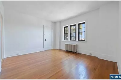 20 Garber Square C1 #C1, Ridgewood, NJ 07450 - Photo 4