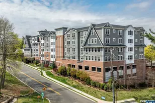 1685 Bergen Blvd 706, Fort Lee, NJ 07024 - Photo 2