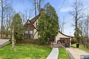 192 Kings Ct, Teaneck Township, NJ 07666 - Photo 2