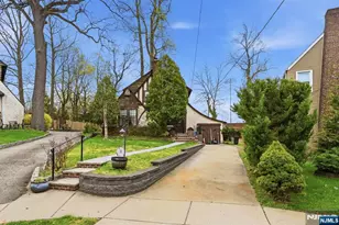 192 Kings Ct, Teaneck Township, NJ 07666 - Photo 4