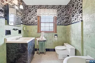 192 Kings Ct, Teaneck Township, NJ 07666 - Photo 28