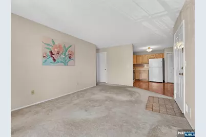 403 Poets Way 403 #403, Mahwah, NJ 07430 - Photo 4