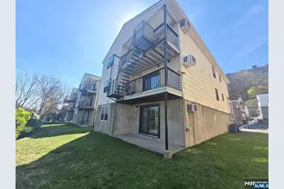 91 Myrtle Avenue 1 #1, Edgewater, NJ 07020 - Photo 2