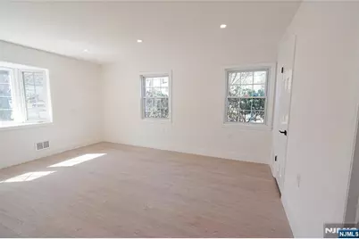 52 Surrey Lane, Tenafly, NJ 07670 - Photo 12