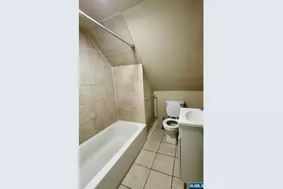 362 Sanford 3F #3F, Newark, NJ 07106 - Photo 2