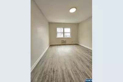 188 Hillside Avenue H2 #H2, Leonia, NJ 07605 - Photo 8
