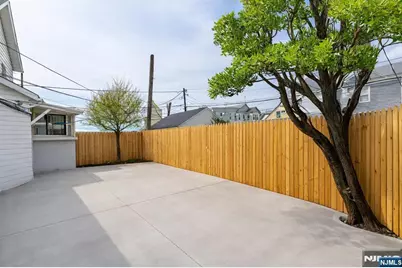 135 Tremont Avenue, East Orange, NJ 07018 - Photo 18