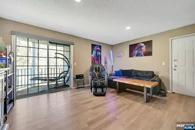 111 Raintree Lane 111 #111, Mahwah, NJ 07430 - Photo 2