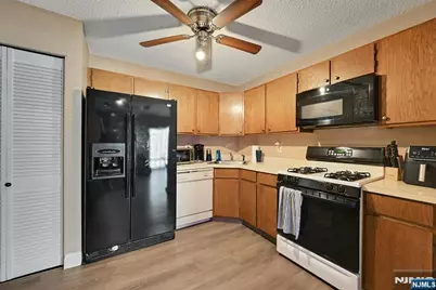 111 Raintree Lane 111 #111, Mahwah, NJ 07430 - Photo 4