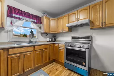 360 Gorge Road 2 #2, Cliffside Park, NJ 07010 - Photo 18